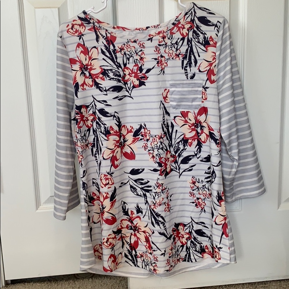 Mid sleeve length shirt